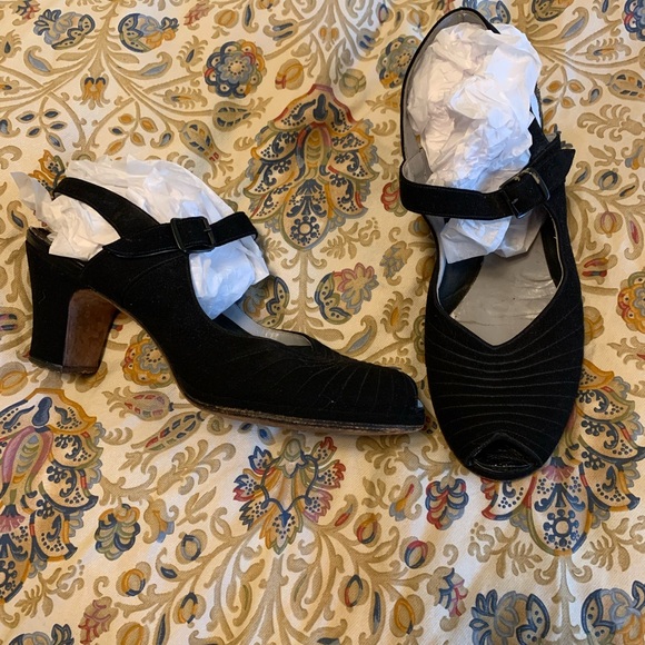Vintage 1940s suede peep-toe heels, 8.5 - Picture 3 of 8